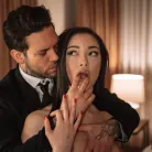 Scarlett Bloom in 'Familiar Strangers'